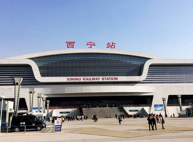 陆河西宁高铁站